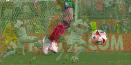 高！ C罗突入禁区充满进球欲望