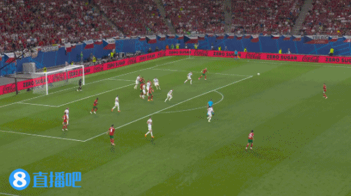 C罗禁区内转身大力射门 但被捷克门将扑出 