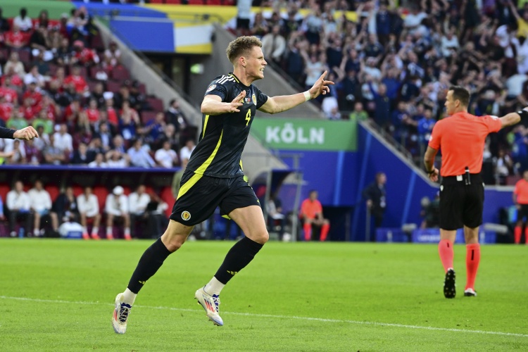 早报:菲利克斯加盟切尔西HWG 京多安退出德国队 尤文开门红