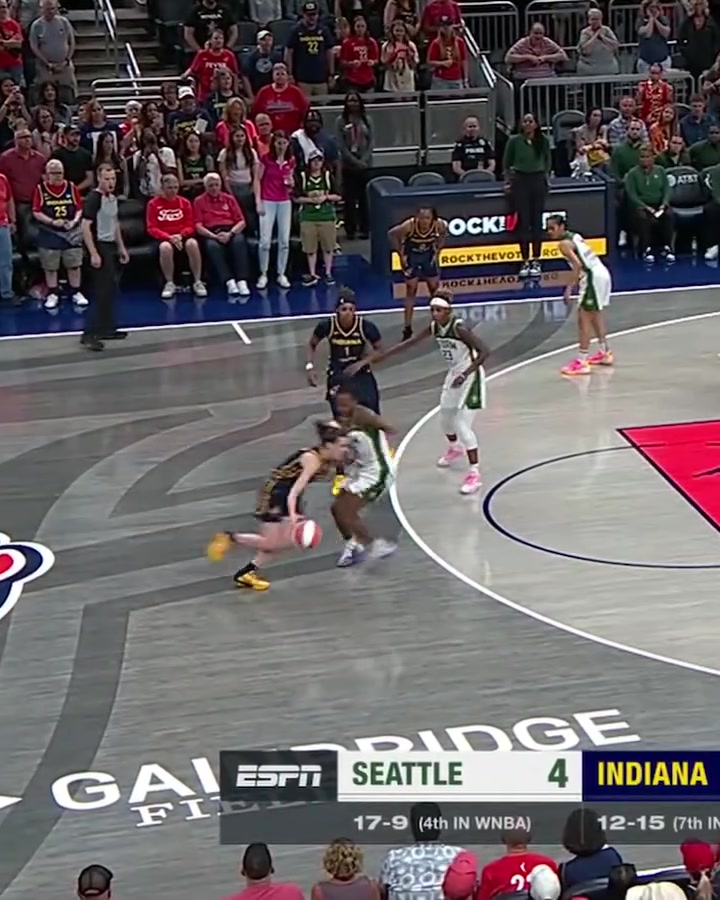 凯特琳-克拉克打破尘封26年新秀助攻纪录 连战强敌率队两连胜！