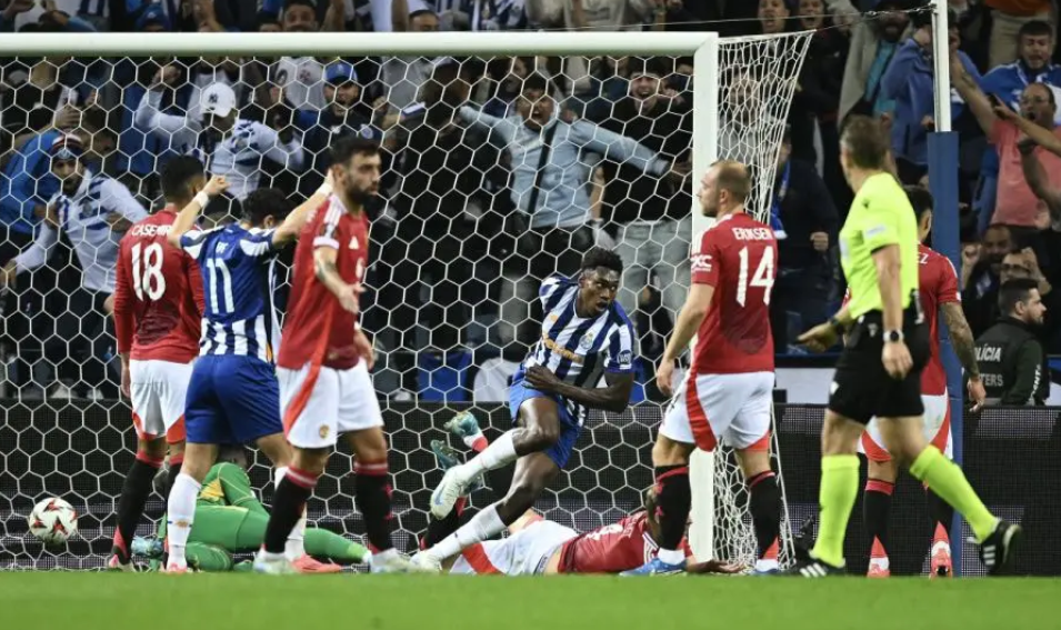 哈格里夫斯:本周末客战维拉 滕哈赫应该让马奎尔顶替德利赫特首发