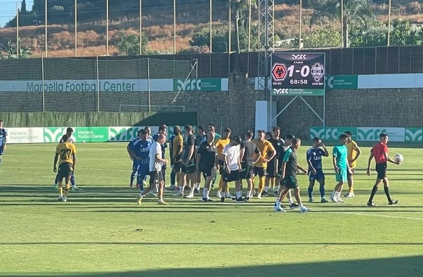 天空体育:科莫球员库尔托因种族歧视黄喜灿,被FIFA禁赛10场