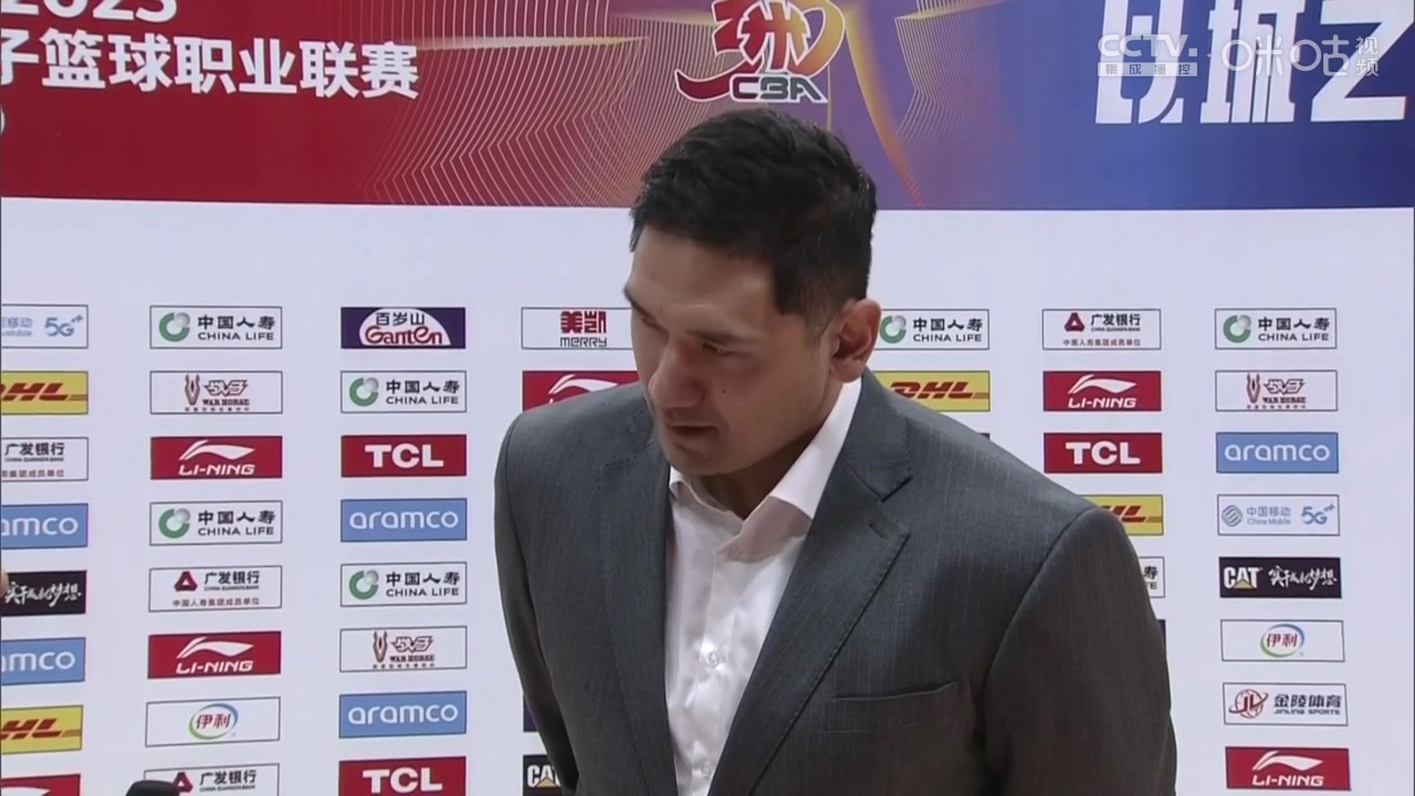 喜提首胜！钟诚：球队拼劲十足 很欣赏琼斯的能力