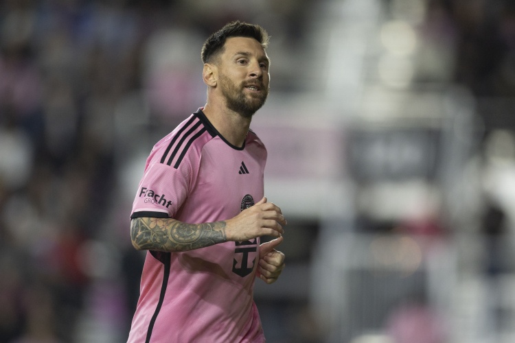 记者:迈阿密国际将在当地时间周六宣布参加今年世俱杯