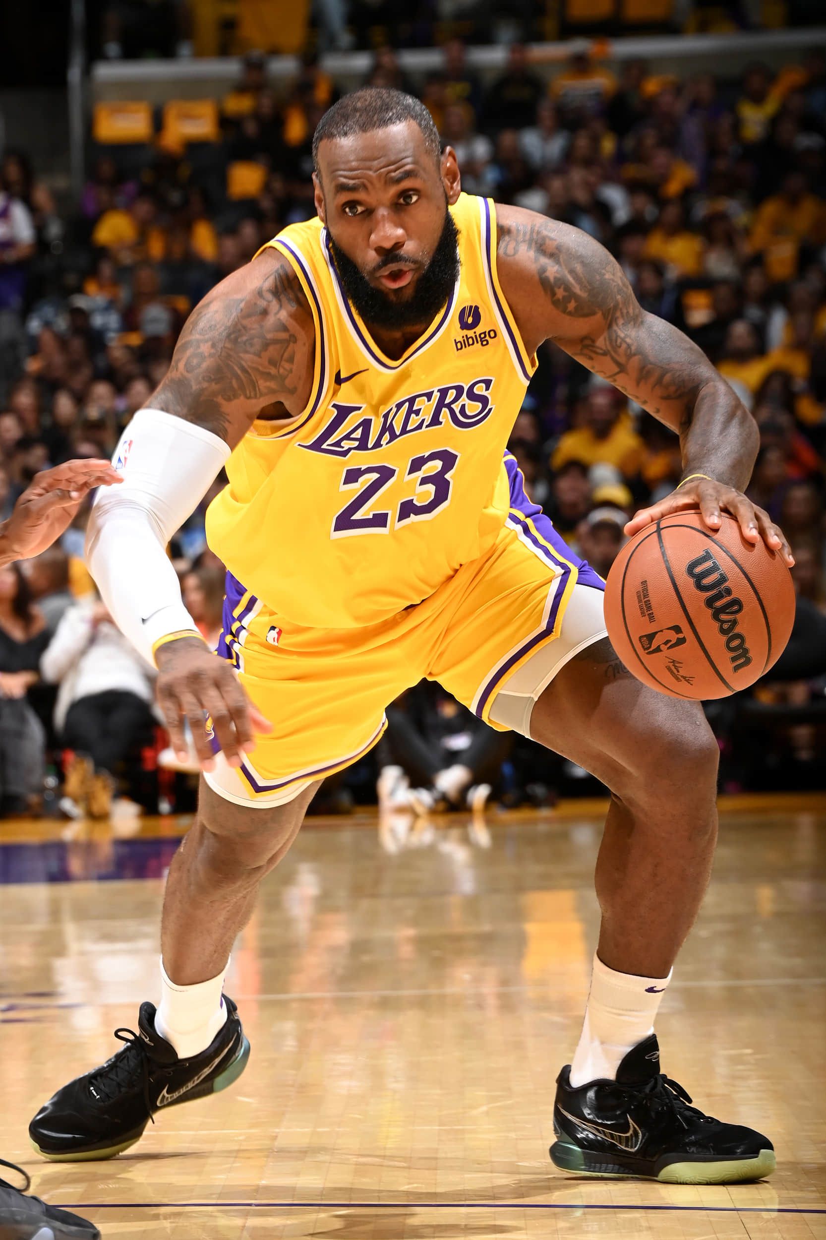 😣里程悲了！詹姆斯1500场大关空砍39分 湖人遭遇二连败