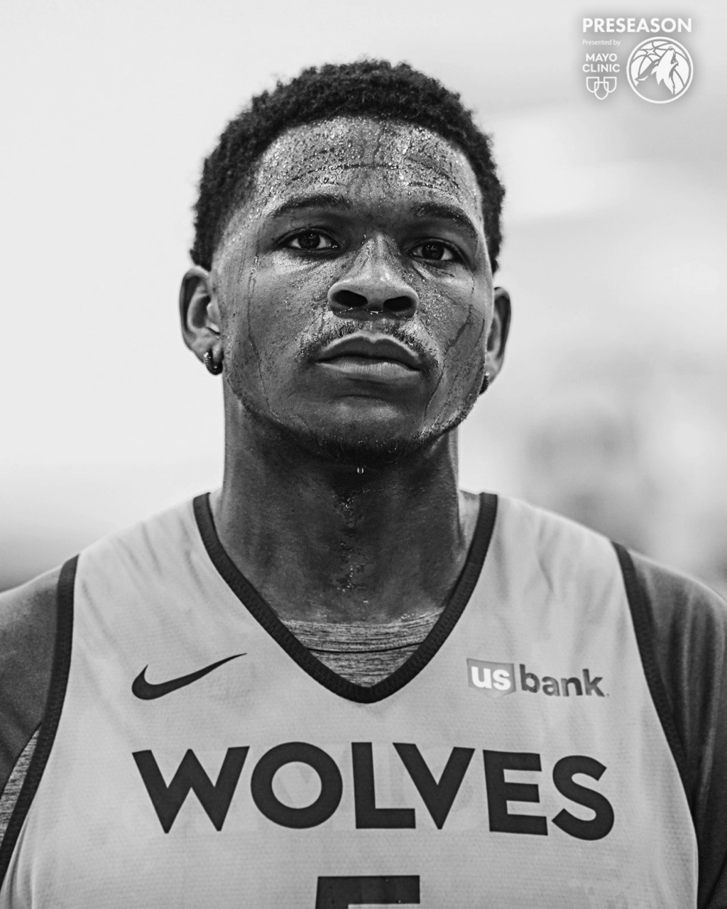 🐺新狼王!爱德华兹开季8场全部20+ 队史加内特后首人