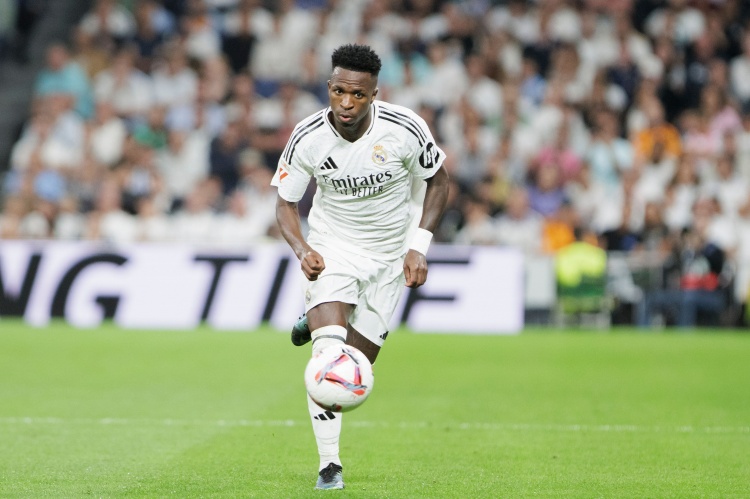 骆明谈芬兰记者因技术错误没投维尼修斯:眼花or判断错误