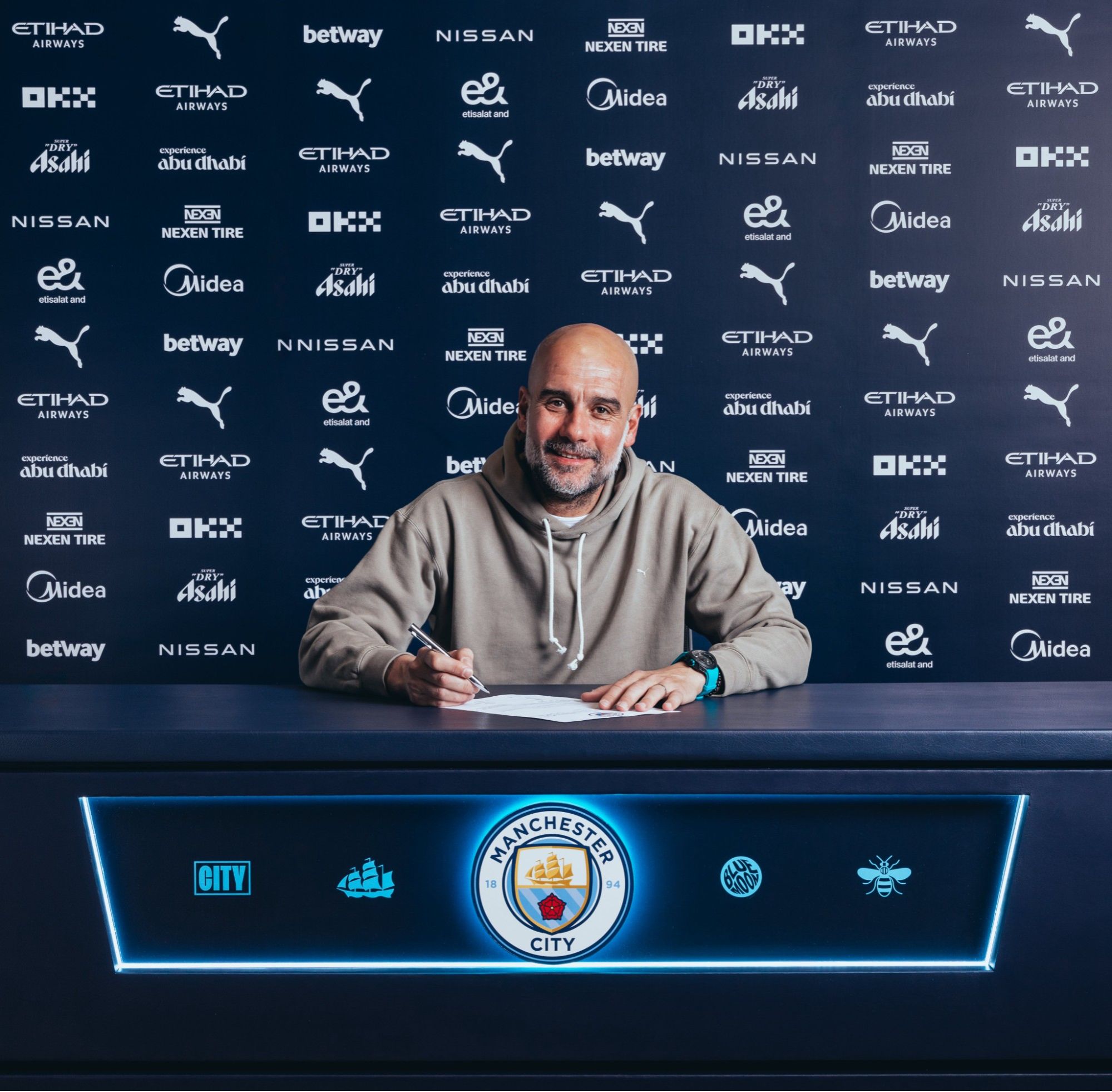 🍾曼城官方:主教练瓜迪奥拉续约留队,合同至2027年