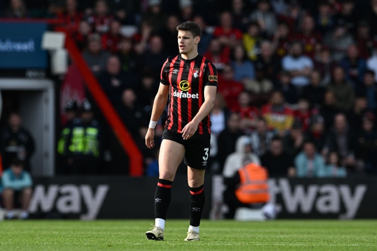 记者:利物浦正尝试引进伯恩茅斯后卫科克兹,曼联也对其有意