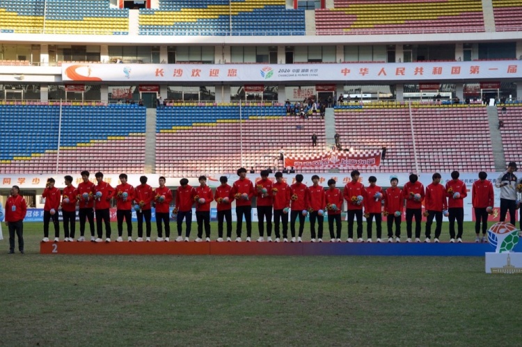 东体:三大球运动会看台空空荡荡,没雄厚群众基础难堆起金字塔尖